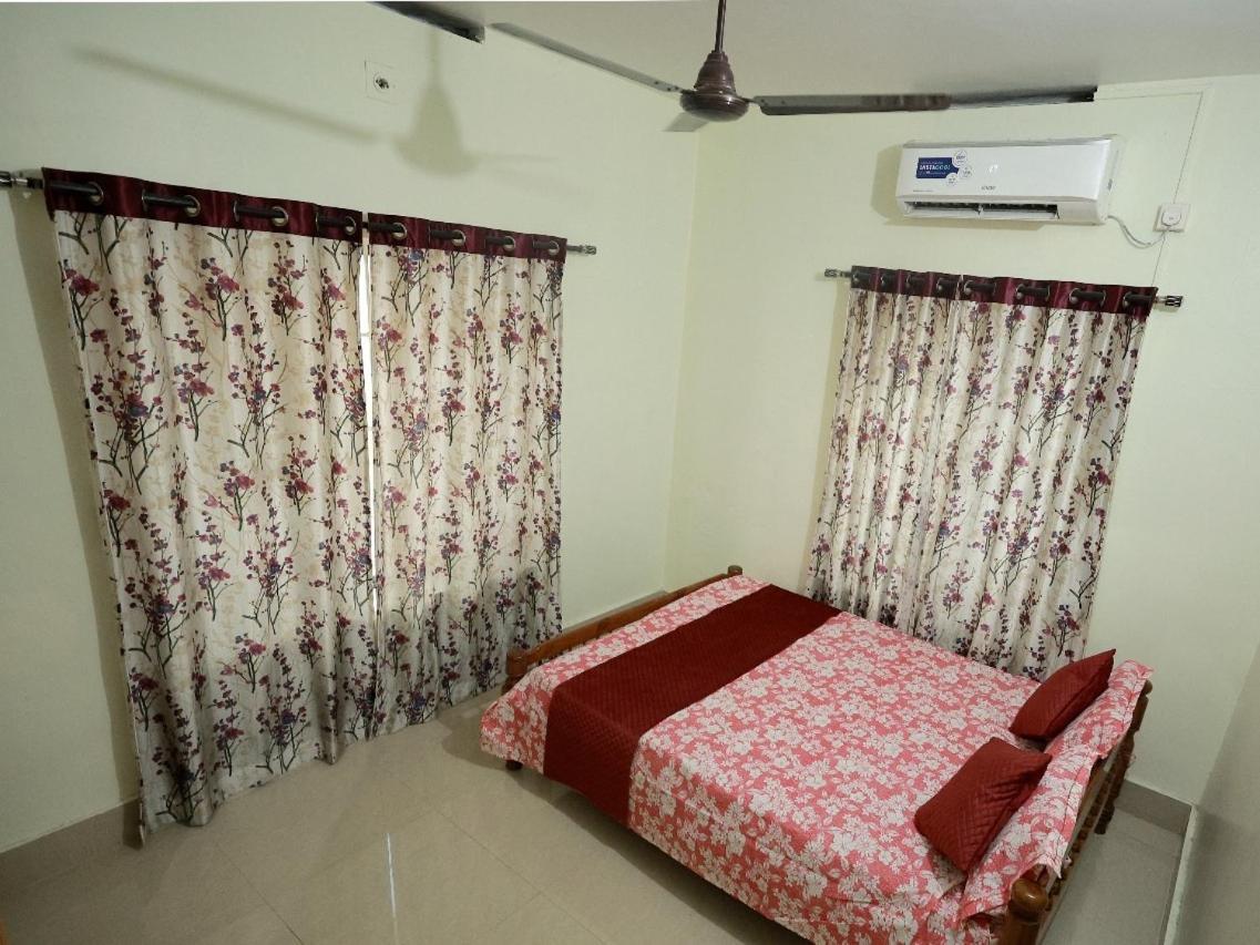 Toms Villa Along National Highway Thrissur At Nadathara Exterior foto